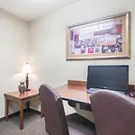 Hometowne Studios & Suites By Red Roof Bentonville