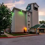 Hometowne Studios & Suites By Red Roof Bentonville