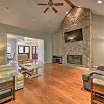 Bentonville Home With Pool Table, 2 Mi To Downtown!