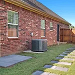 Poolside Place-Game Room-Mtb-Friendly