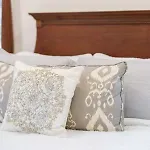 The Warhol - Pet-Friendly Apartment