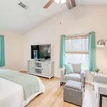 Modern Bentonville Retreat - Sleeps 6 Near Trails