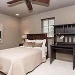 Walk To Bentonville Square - Cozy & Convenient