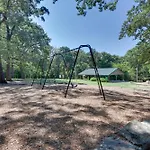 Sunny And Chic Retreat With Spacious Yard And Patio!