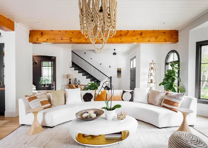 Beryl West - Elegant, Artful, Pet-Friendly