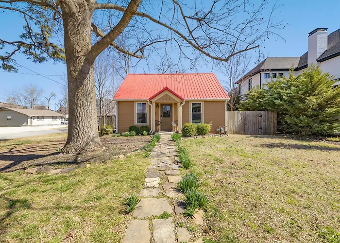 Little Red Roof-1Mi To Downtown-Along Bike Trail