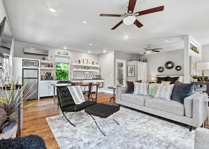 Studio A On Central Avenue