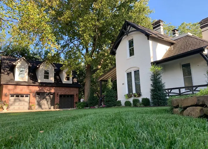 The Henry Carriage House