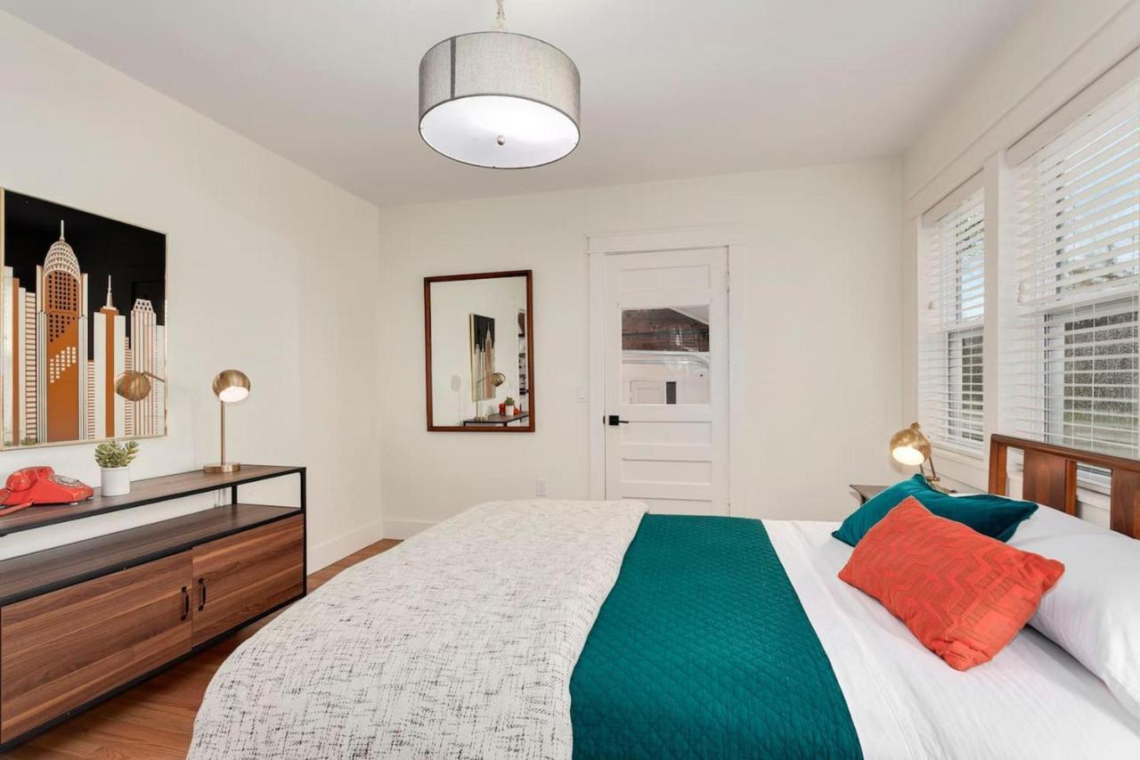 The Sunflower - Mtb Friendly - Half Mi To Bville Square! Holiday home *