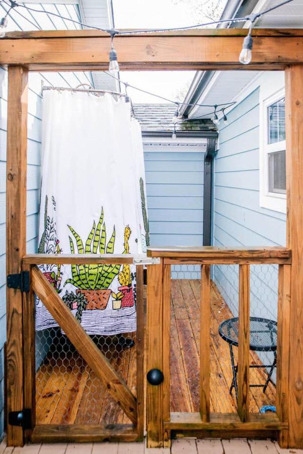 Holiday home The Sunflower - Mtb Friendly - Half Mi To Bville Square!