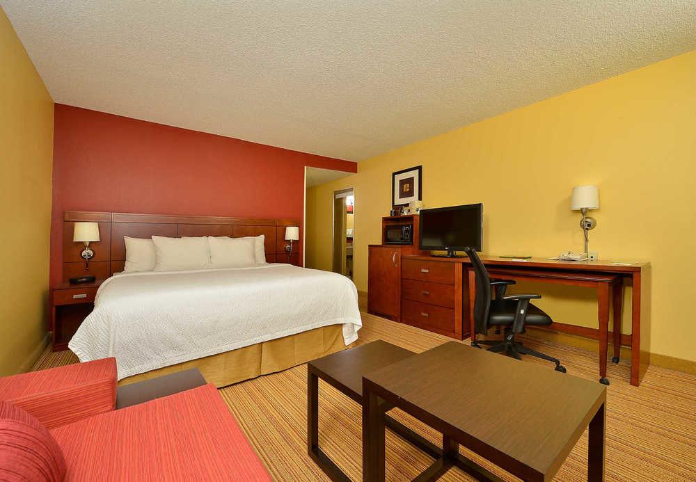 Courtyard By Marriott Hotel 3*
