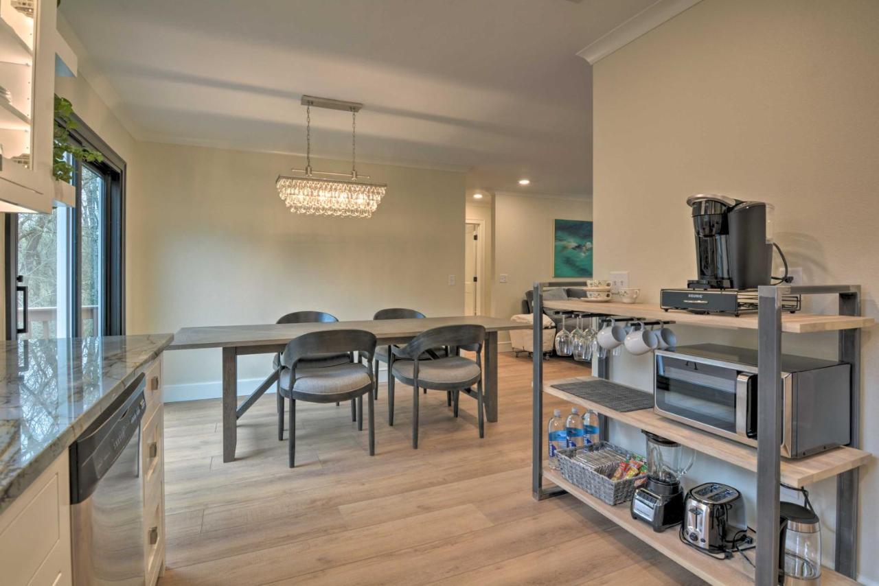 Updated And Modern House Less Than 1 Mi To Dtwn Bentonville! Holiday home Bentonville