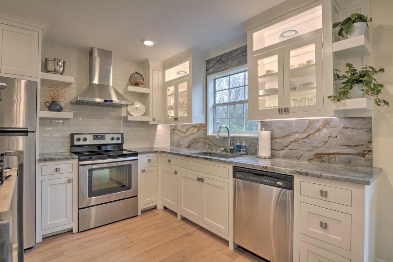Holiday home Updated And Modern House Less Than 1 Mi To Dtwn Bentonville! *