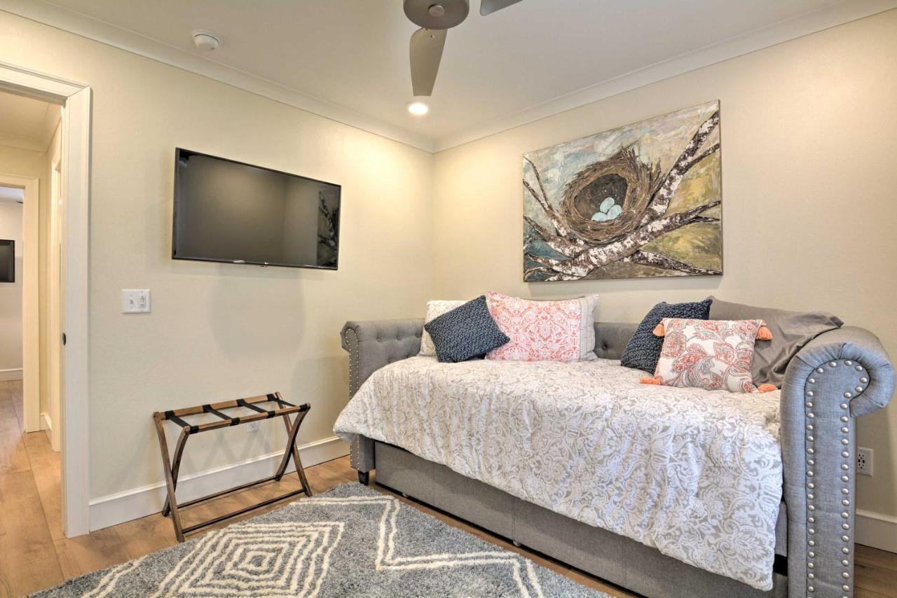 Holiday home Updated And Modern House Less Than 1 Mi To Dtwn Bentonville!