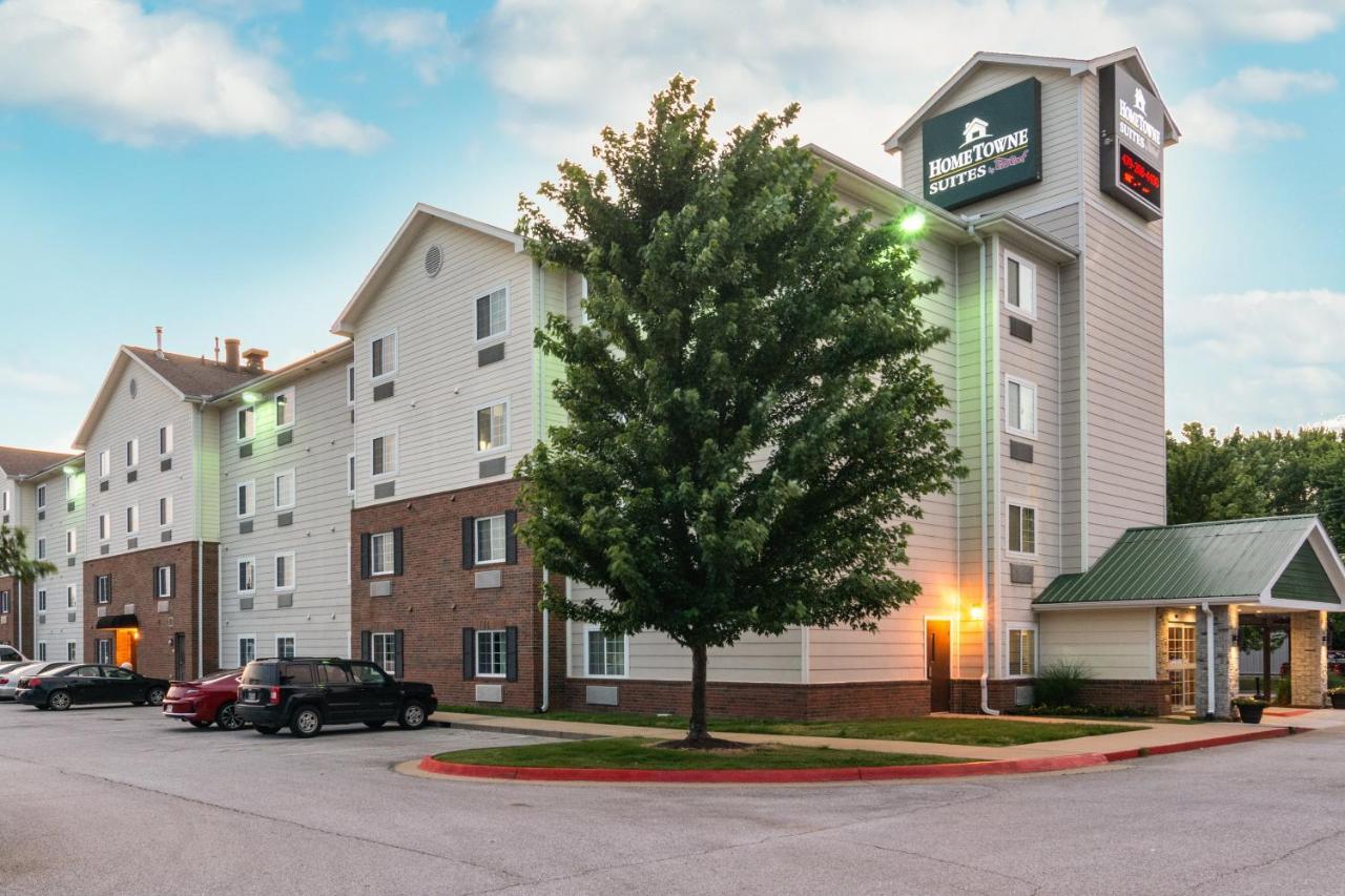 Motel Hometowne & By Red Roof Bentonville