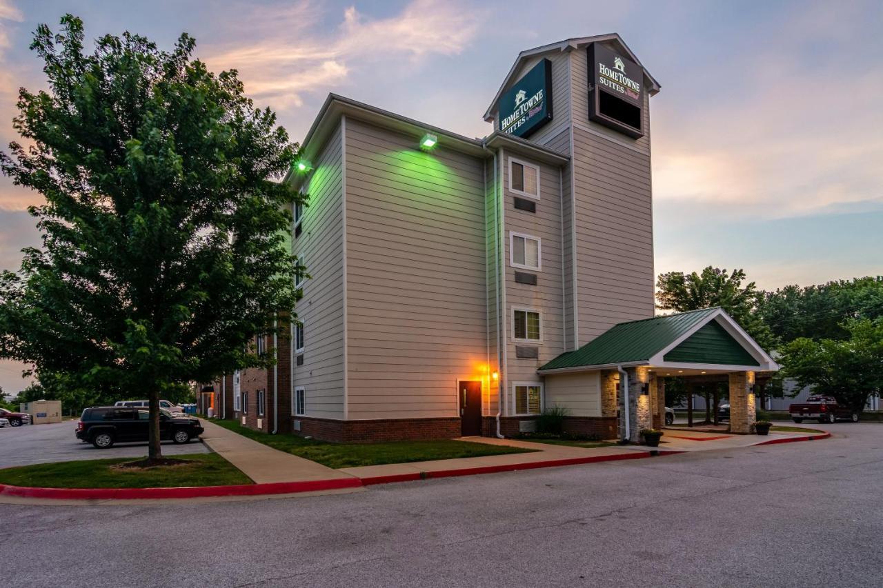 Motel Hometowne & By Red Roof Bentonville