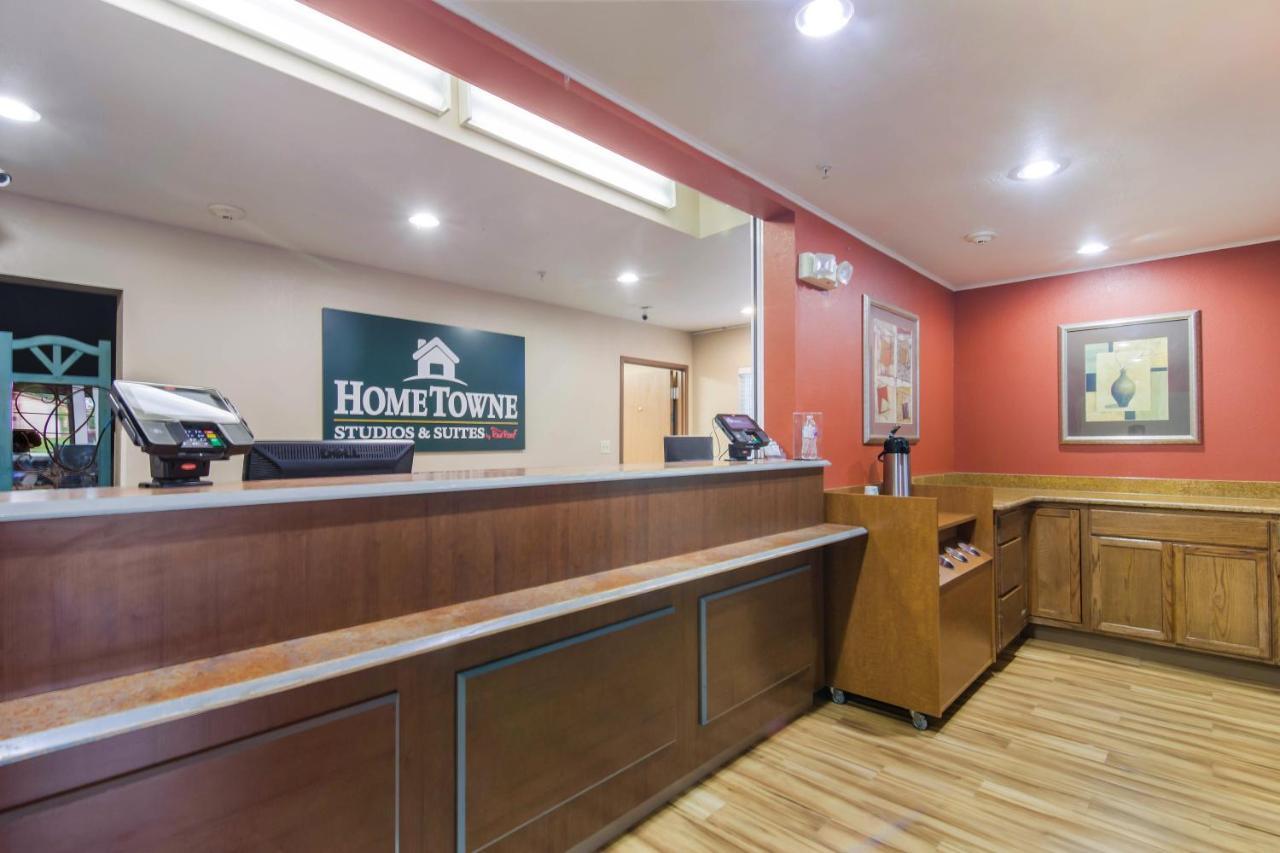 Hometowne & By Red Roof Motel