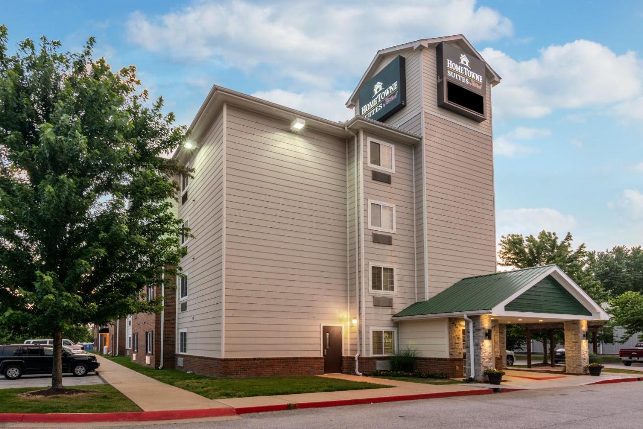 Hometowne & By Red Roof Bentonville