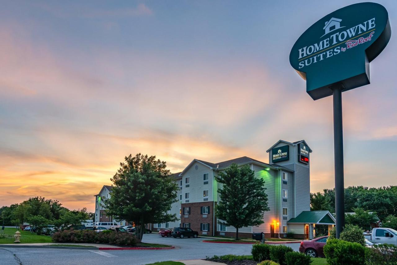 Hometowne & By Red Roof Motel Bentonville