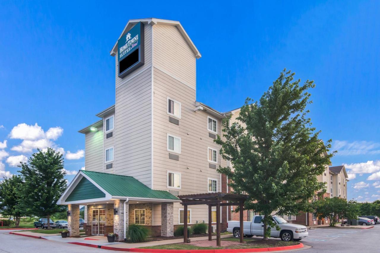 Motel Hometowne & By Red Roof Bentonville