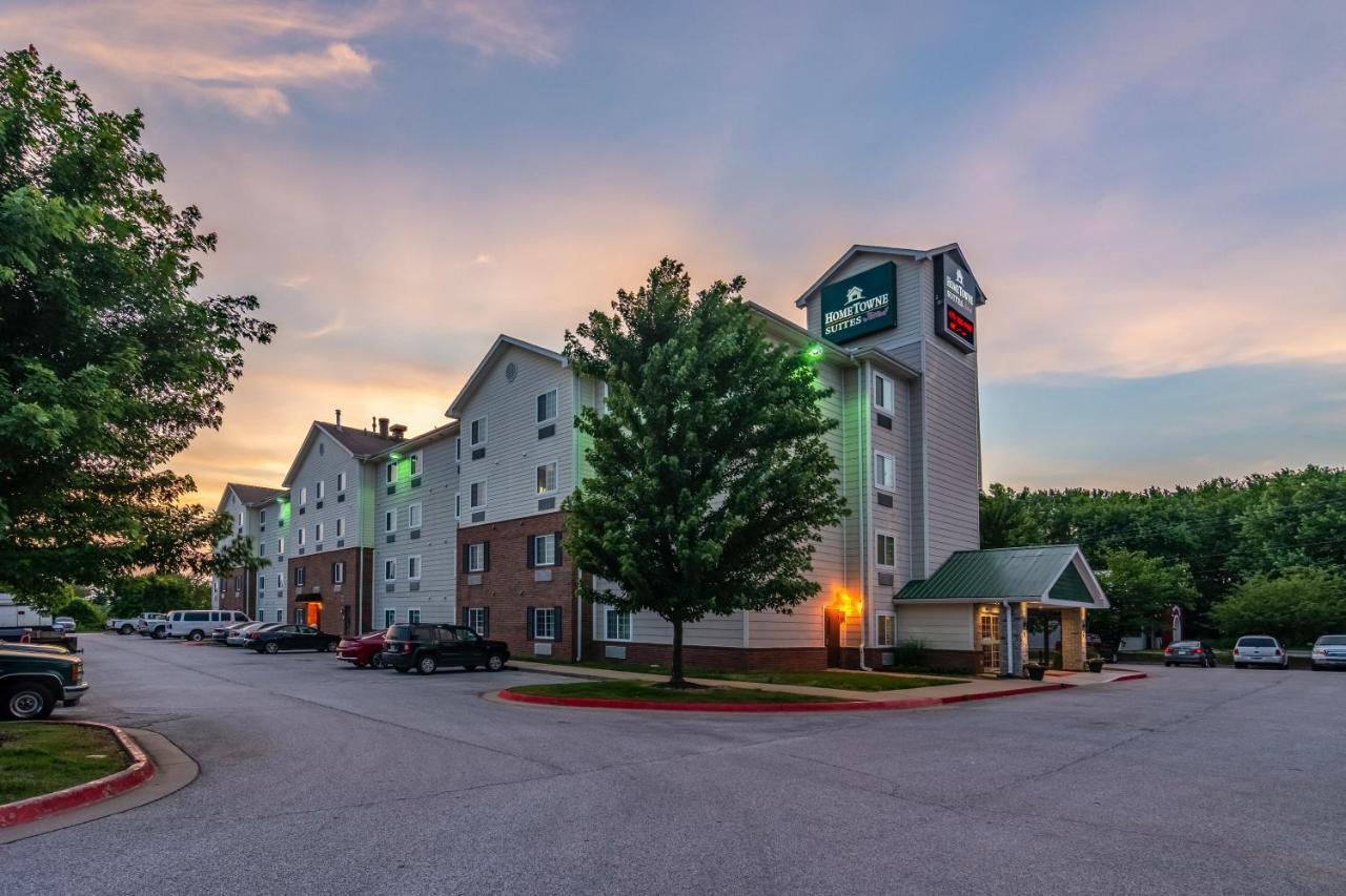 Motel Hometowne & By Red Roof Bentonville