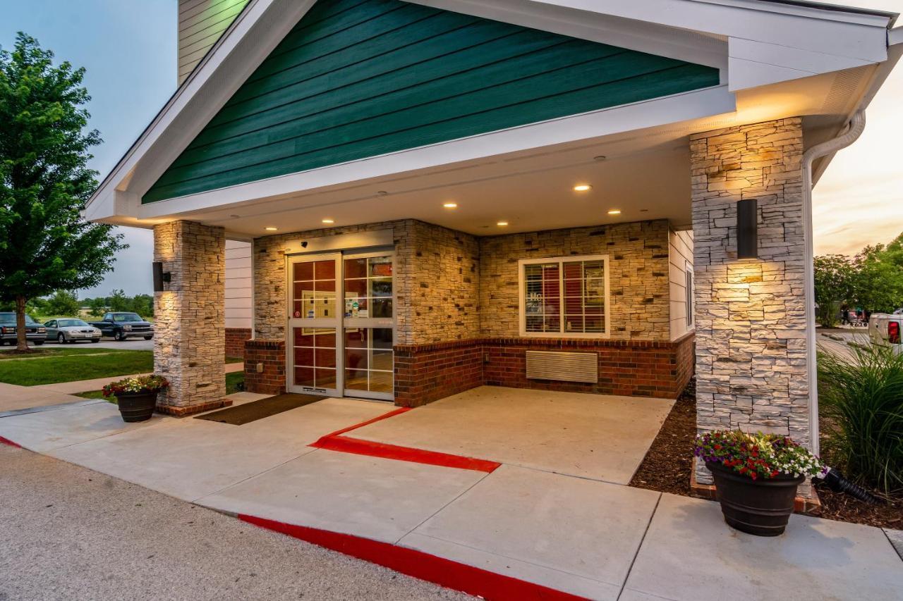 Hometowne & By Red Roof Bentonville