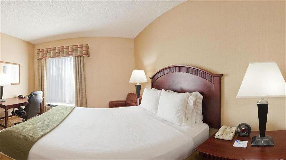 Express & By Ihg Hotel 2*