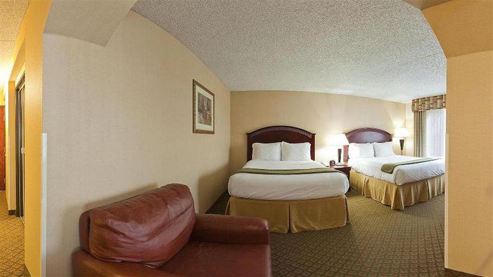 Express & By Ihg Bentonville