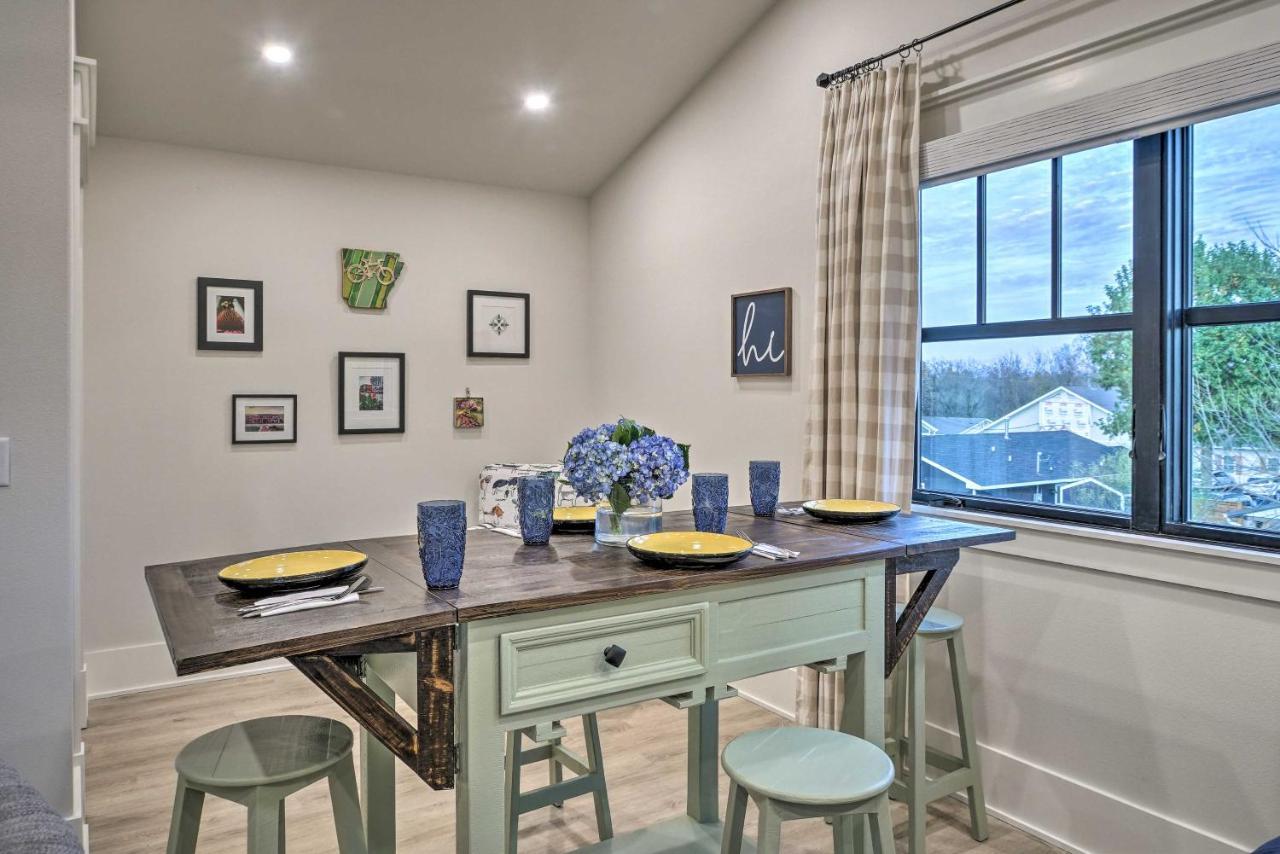 Apartment Airy Less Than 1 Mile To Square! *