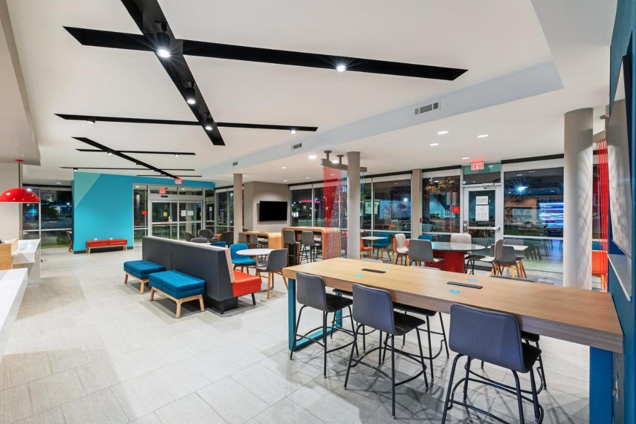 Hotel Avid - - Rogers By Ihg 2*