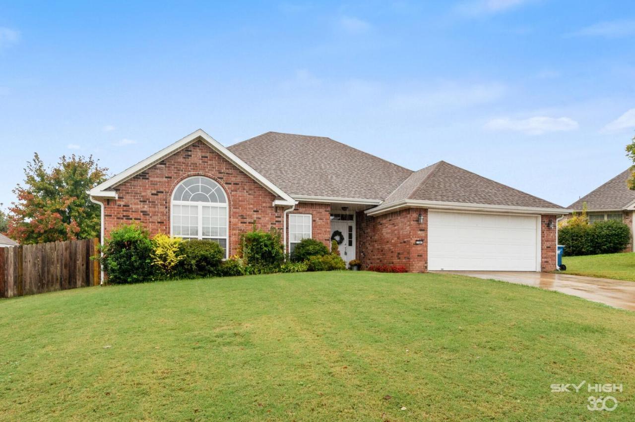 Bike In-out, Close To Applegate And Coler Trails, Close To Downtown, Dogs Ok Holiday home Bentonville