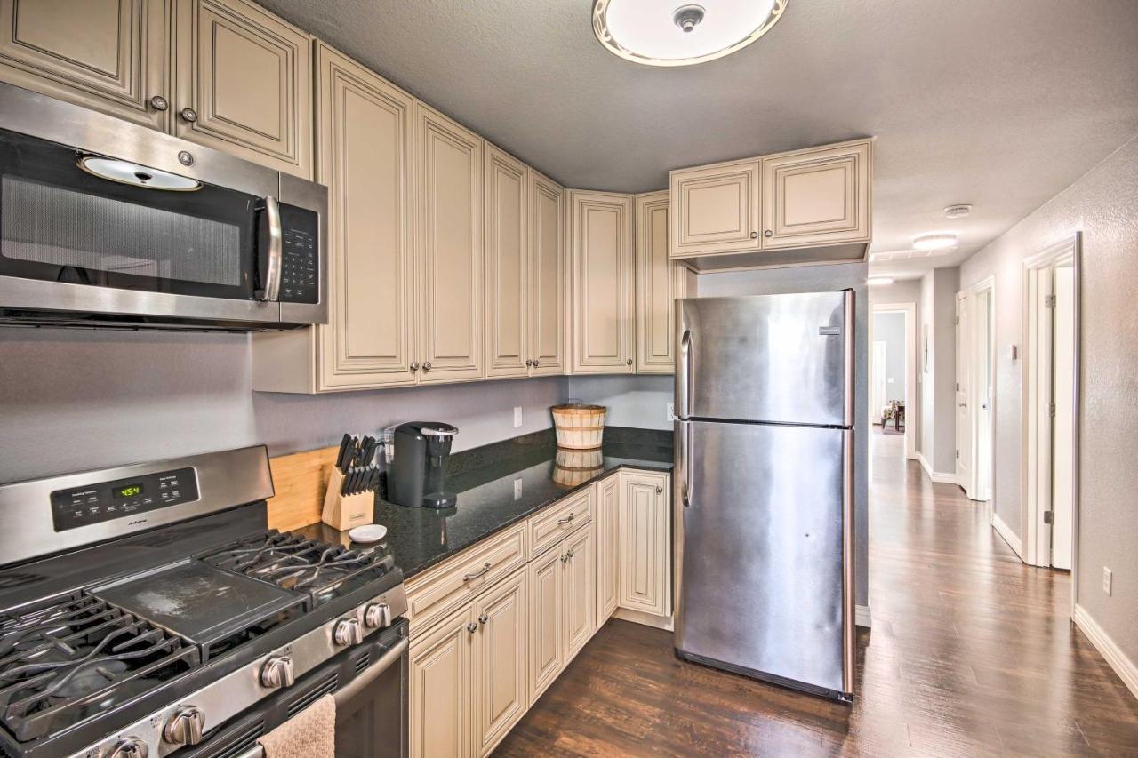 Cozy Duplex, Walk To Square! Holiday home Bentonville