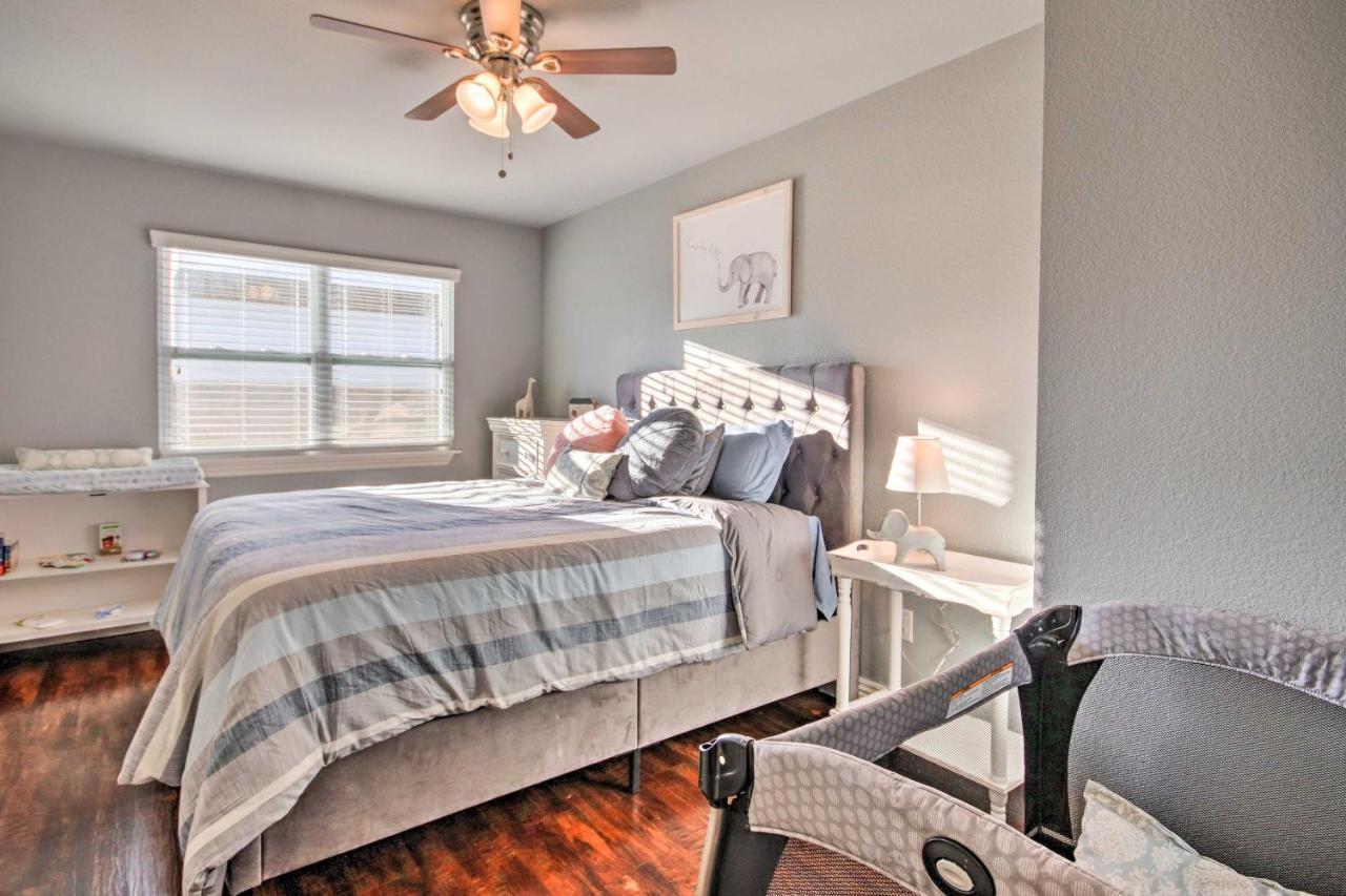 Cozy Duplex, Walk To Square! Holiday home Bentonville
