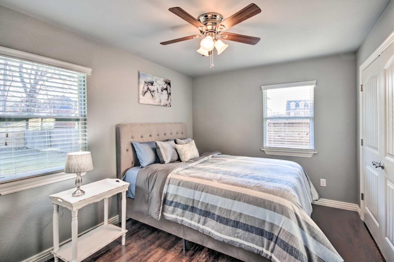 Cozy Duplex, Walk To Square! Holiday home Bentonville