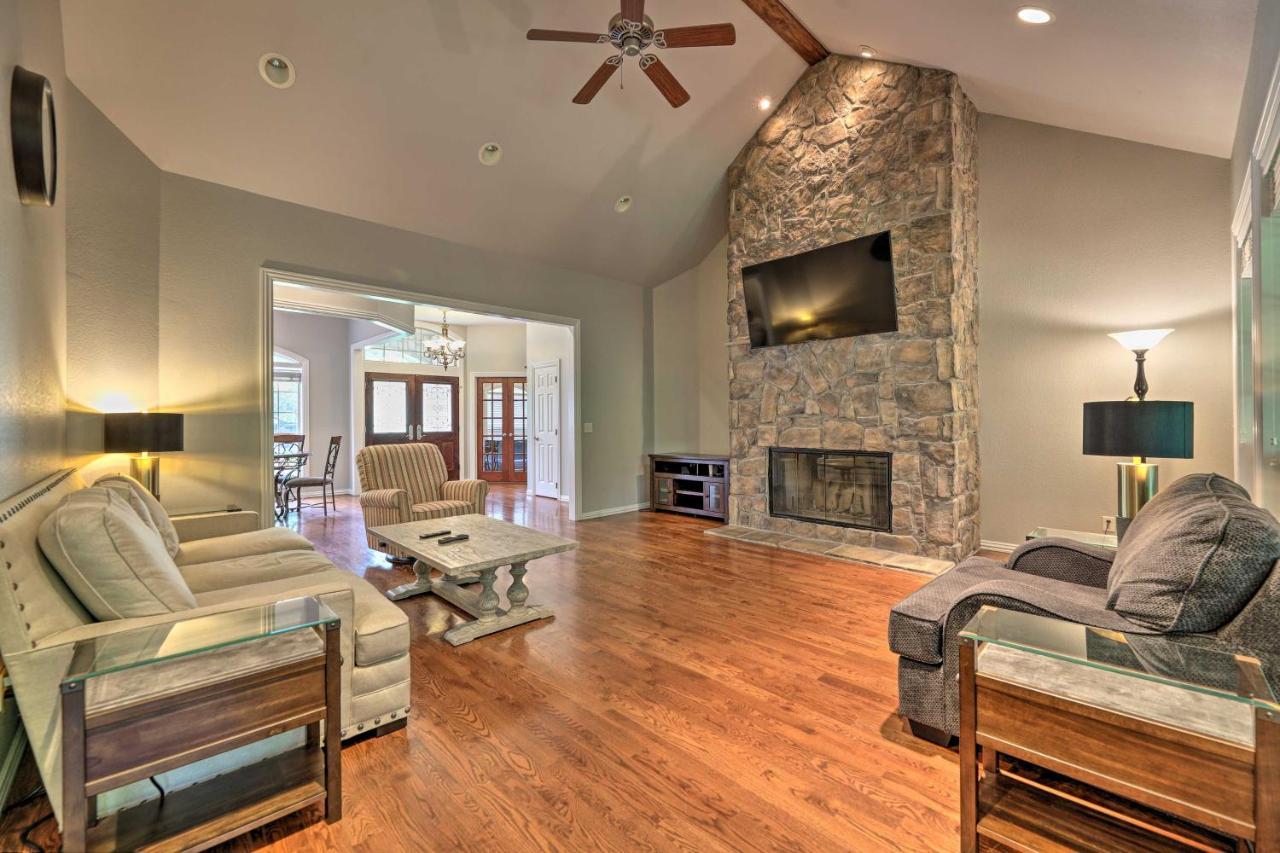 With Pool Table, 2 Mi To Downtown! Bentonville
