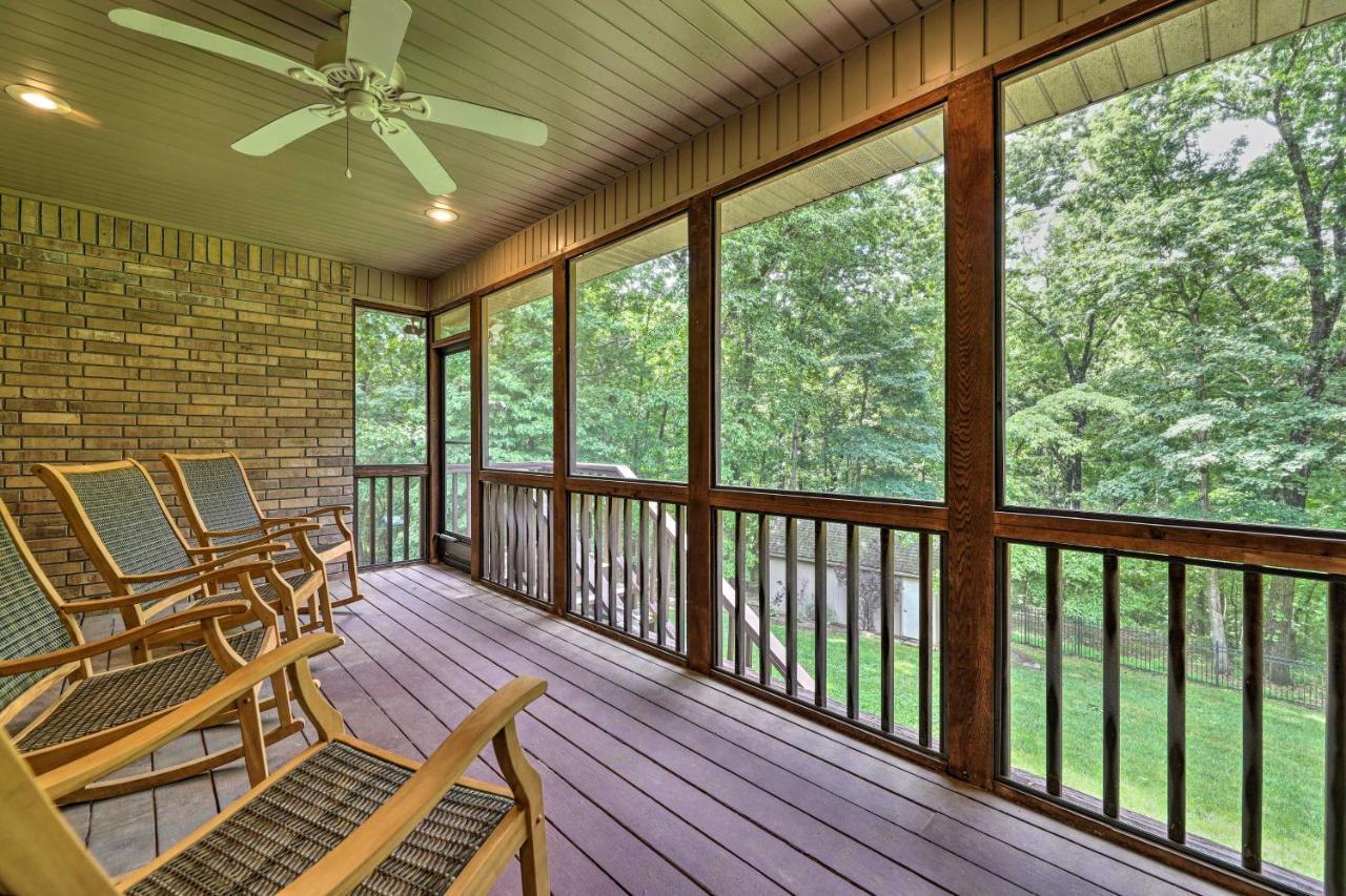 With Pool Table, 2 Mi To Downtown! Holiday home