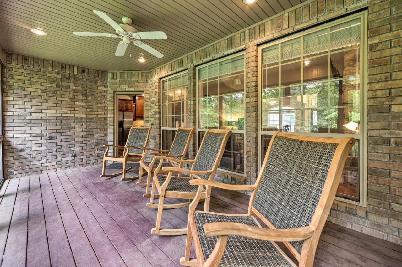 Holiday home With Pool Table, 2 Mi To Downtown!