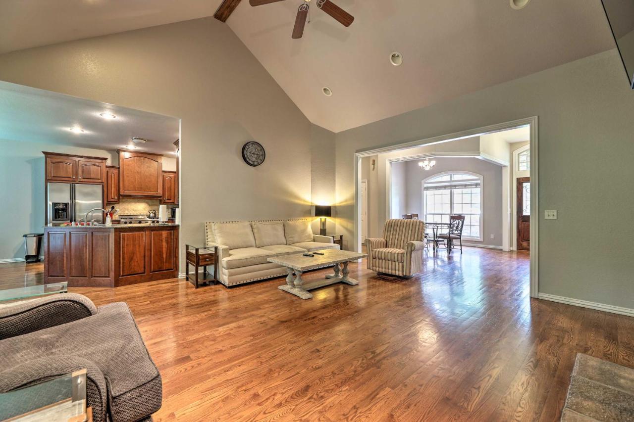 With Pool Table, 2 Mi To Downtown! Bentonville