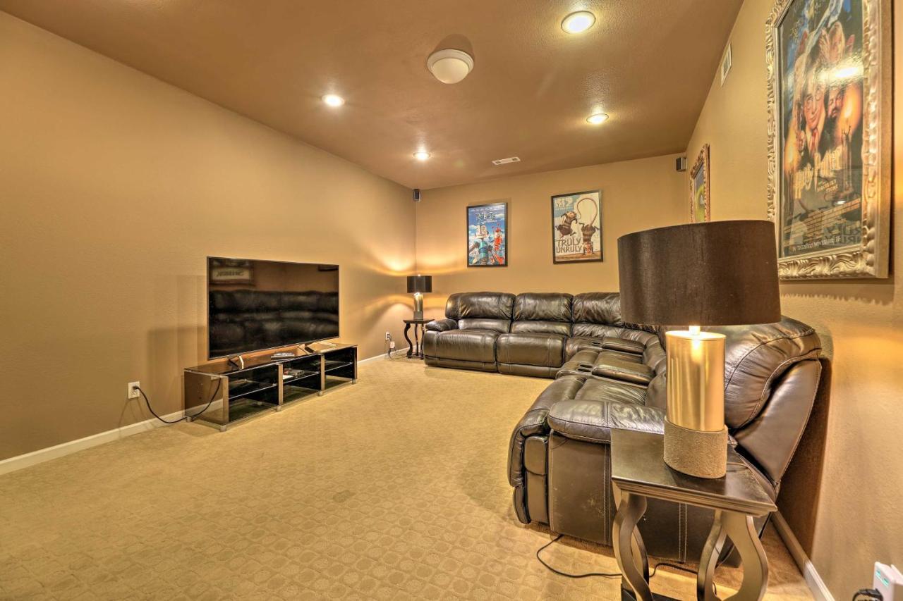 With Pool Table, 2 Mi To Downtown! * Bentonville