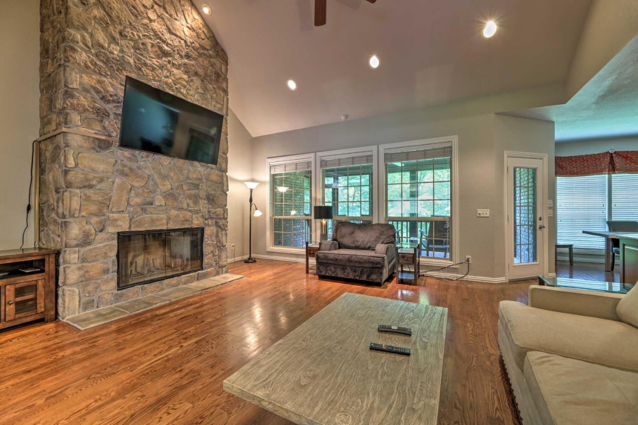 With Pool Table, 2 Mi To Downtown! Bentonville