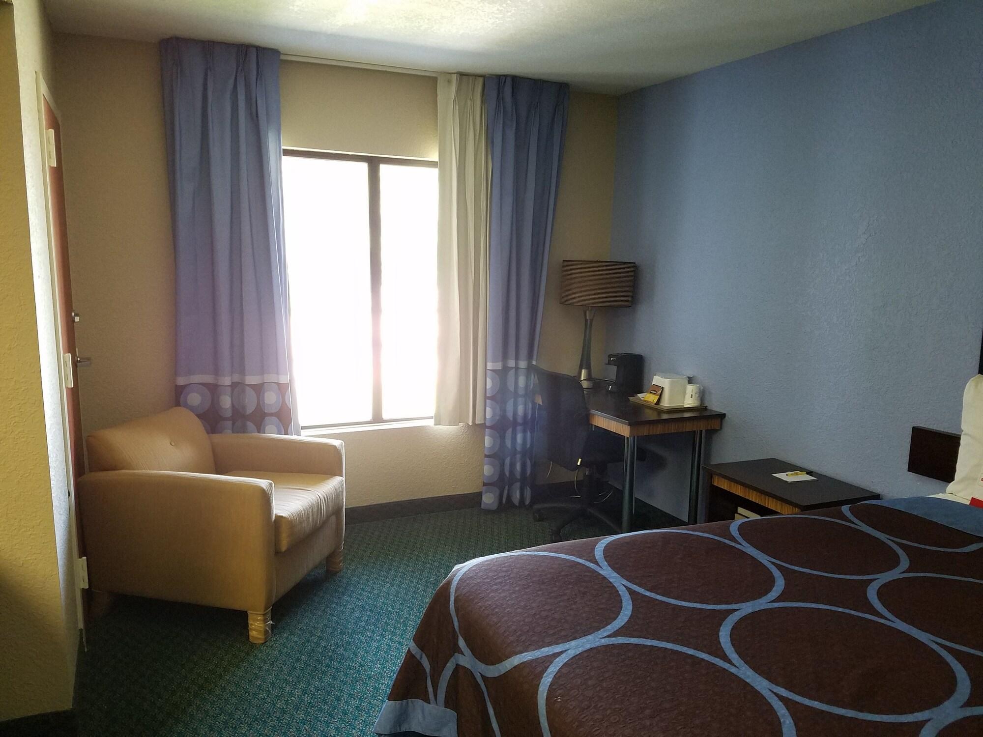Super 8 By Wyndham Motel
