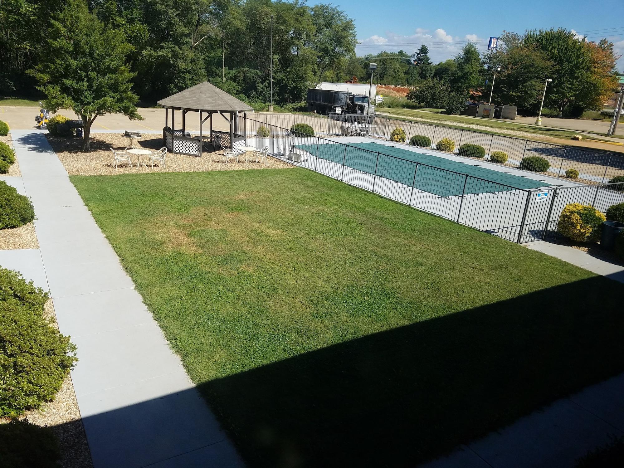 Super 8 By Wyndham Motel Bentonville