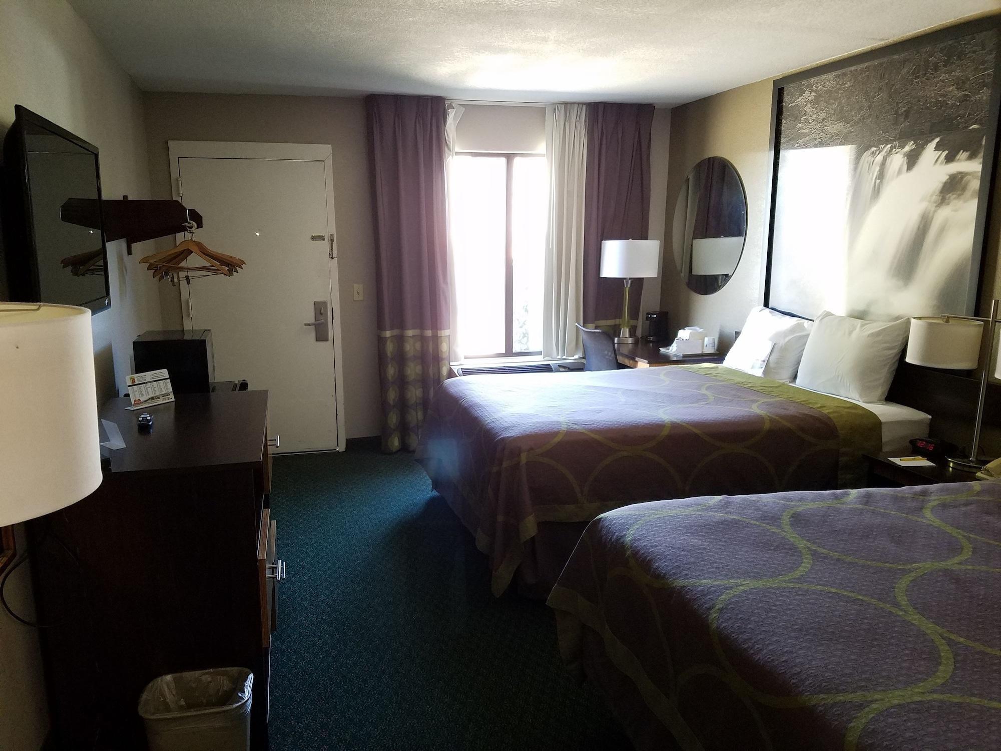 Super 8 By Wyndham Motel Bentonville