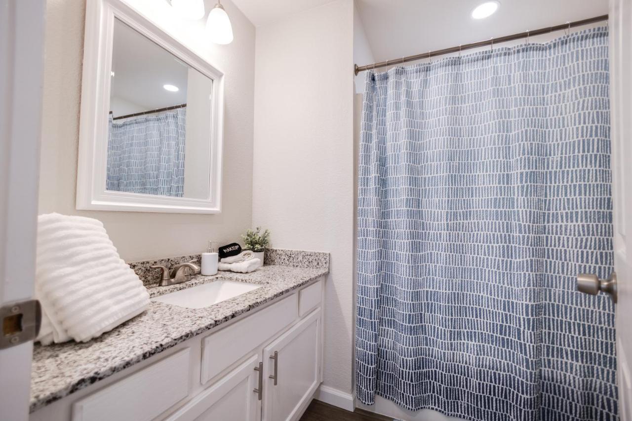 Trailside Townhouse - Close To Downtown & Bike Trails Apartment