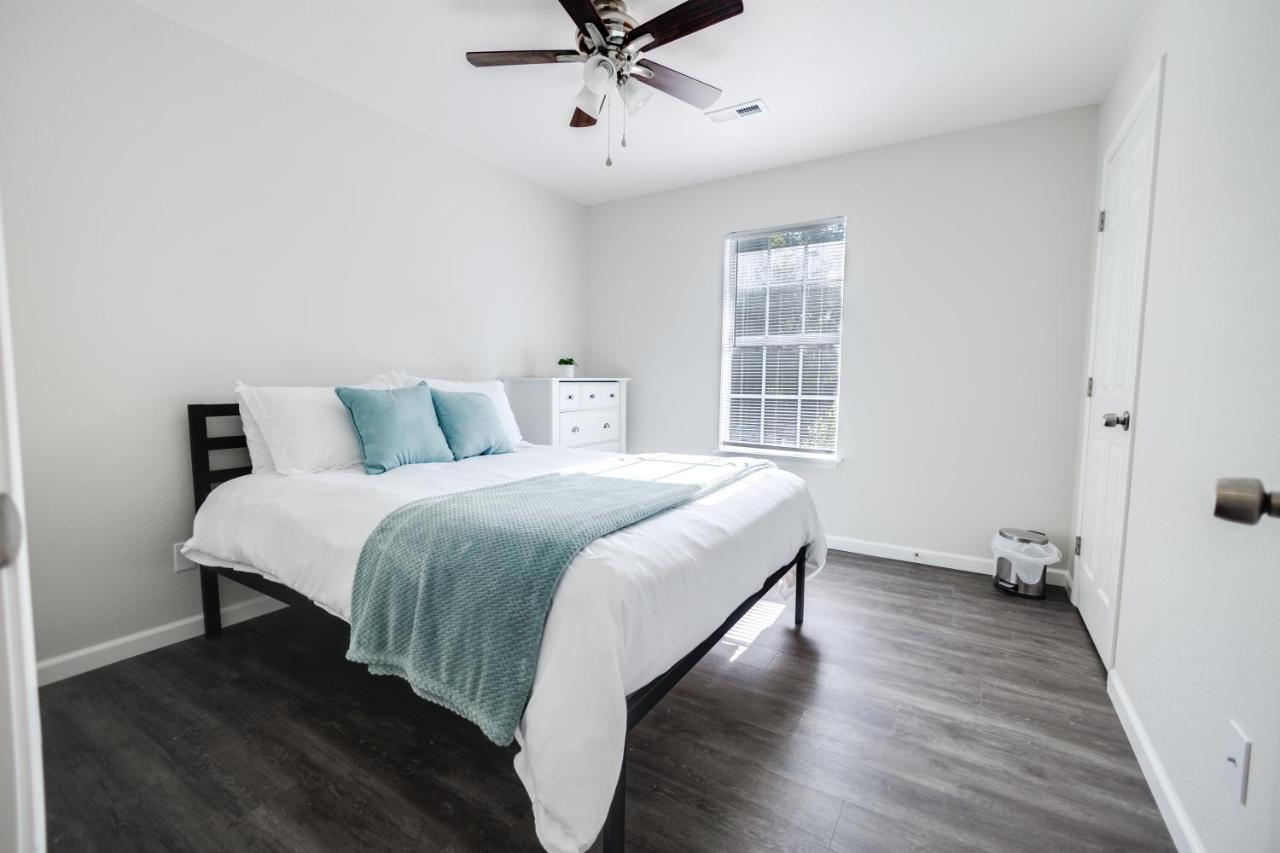 Trailside Townhouse - Close To Downtown & Bike Trails Apartment