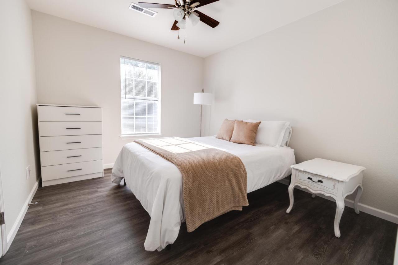 Trailside Townhouse - Close To Downtown & Bike Trails Apartment *