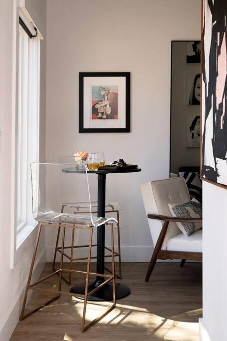 The On Ast., Downtown Near All! Apartment *