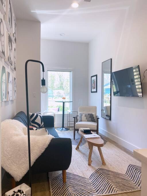 The On Ast., Downtown Near All! Apartment