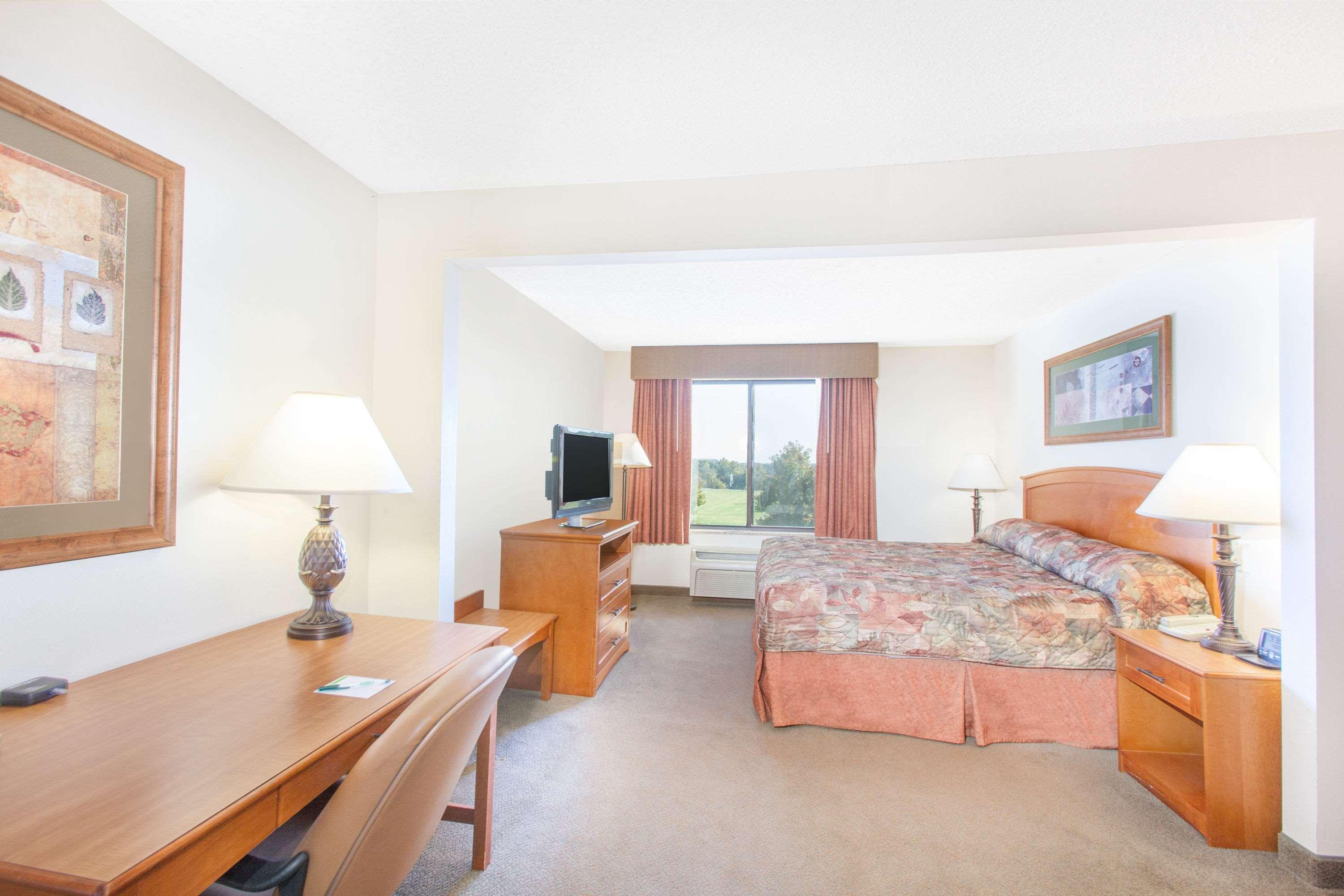 Wingate By Wyndham Hotel