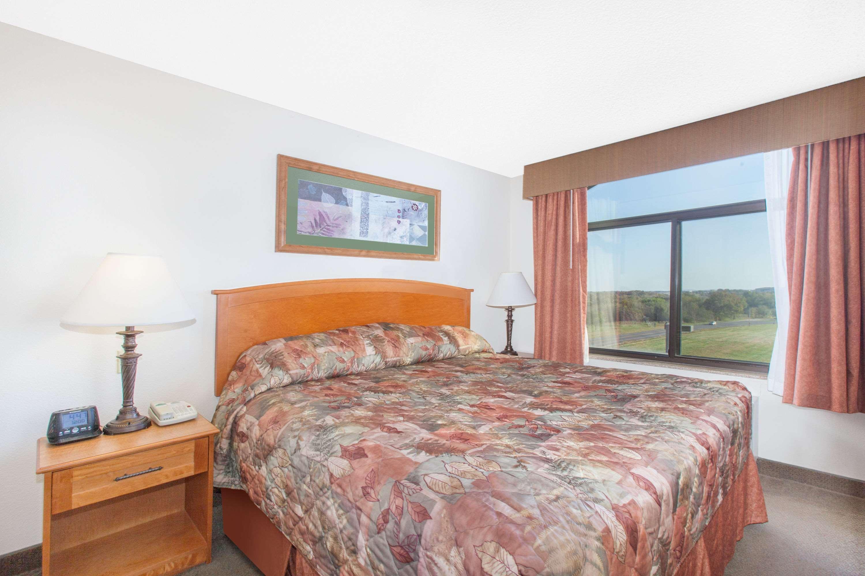 Wingate By Wyndham Hotel